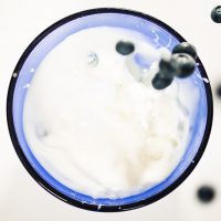 blauwe-bessen-in-melk